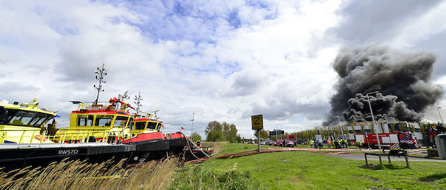 2017/83/20170422-13u47 GB 031 Zeer grote brand Westhavenweg ASD.jpg